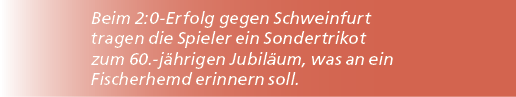 Beim 2:0 Erfolg gegen Schweinfurt tragen die Spieler ein Sondertrikot zum 60. j hrigen Jubil um, was an ein Fischerhe...