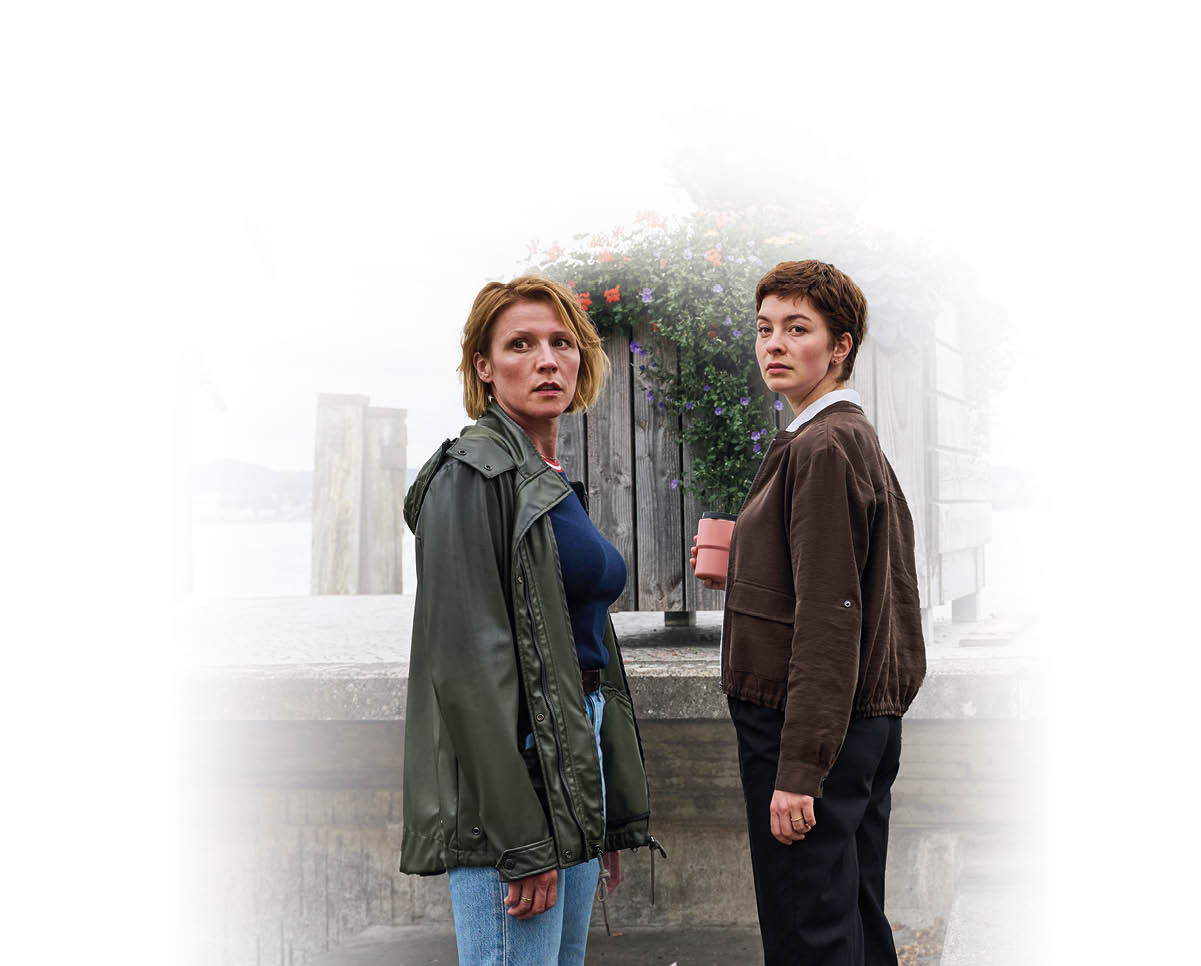 Die Bergung einer Wasserleiche vom Grund des Bodensees l sst niemanden unber hrt, weder die Kommissarinnen Doro Beitinger (Franziska Weisz, l.) und Chiara Locatelli (Maria W rdemann, 2.v.l.), noch Florian J ger (Lucas Prisor, 2.v.r.) und Nico Arnold (Paul Ahrens, r.) vom Zoll.