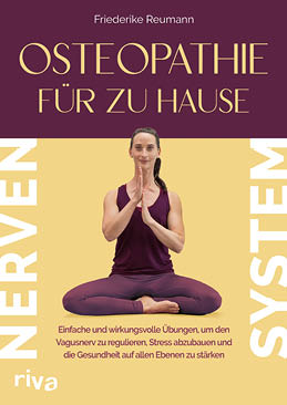 Person sitzt im Schneidersitz mit geschlossenen Augen und gefalteten H nden vor einem Buchcover mit dem Titel Osteopathie f r zu Hause.   Beschreibung von KI generiert