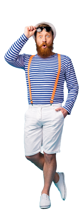 Eine Person tr gt ein gestreiftes Langarmshirt, wei e Shorts, wei e Schuhe, orangefarbene Hosentr ger und eine M tze und h lt eine Hand an die Stirn.   Beschreibung von KI generiert